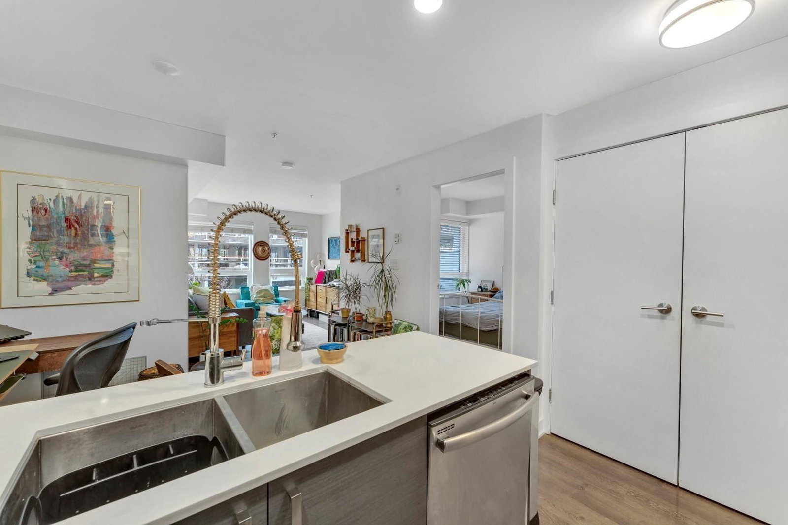 Listing Image 15