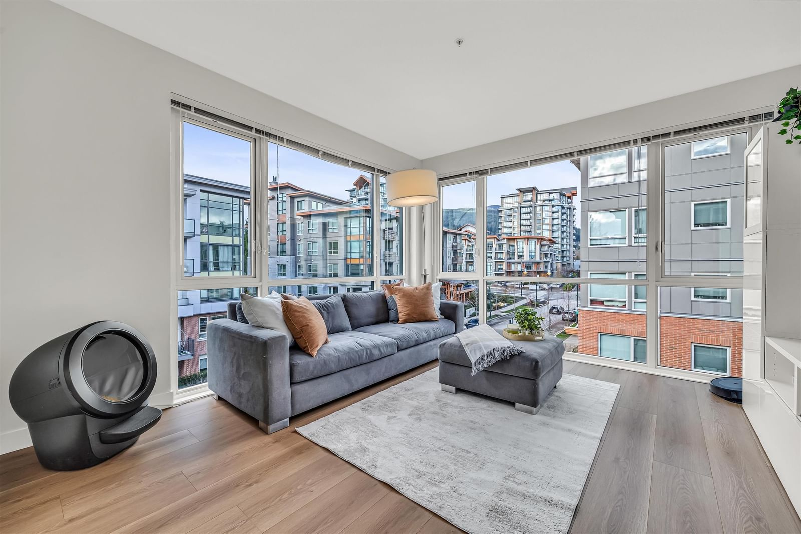 Listing Image 15