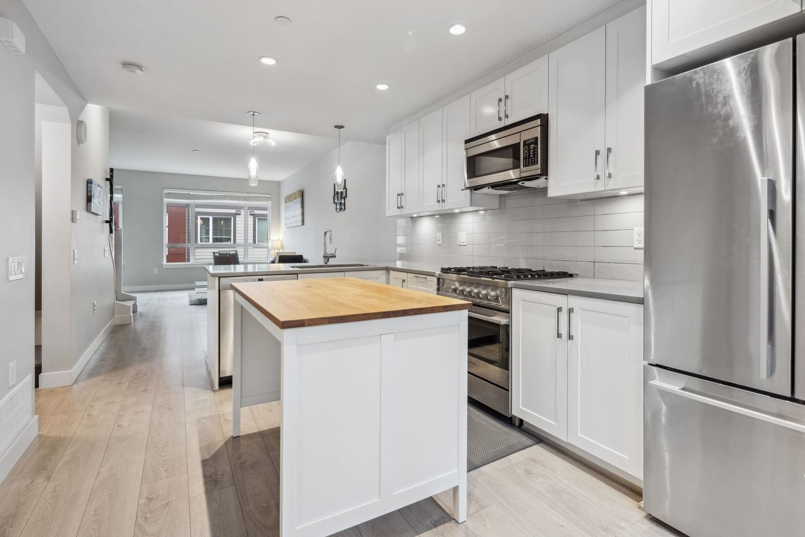 Listing Image 10