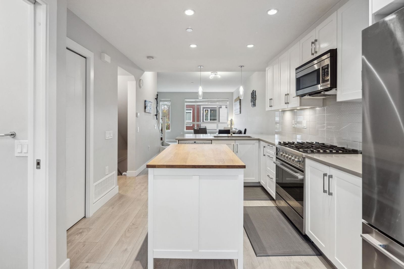 Listing Image 11