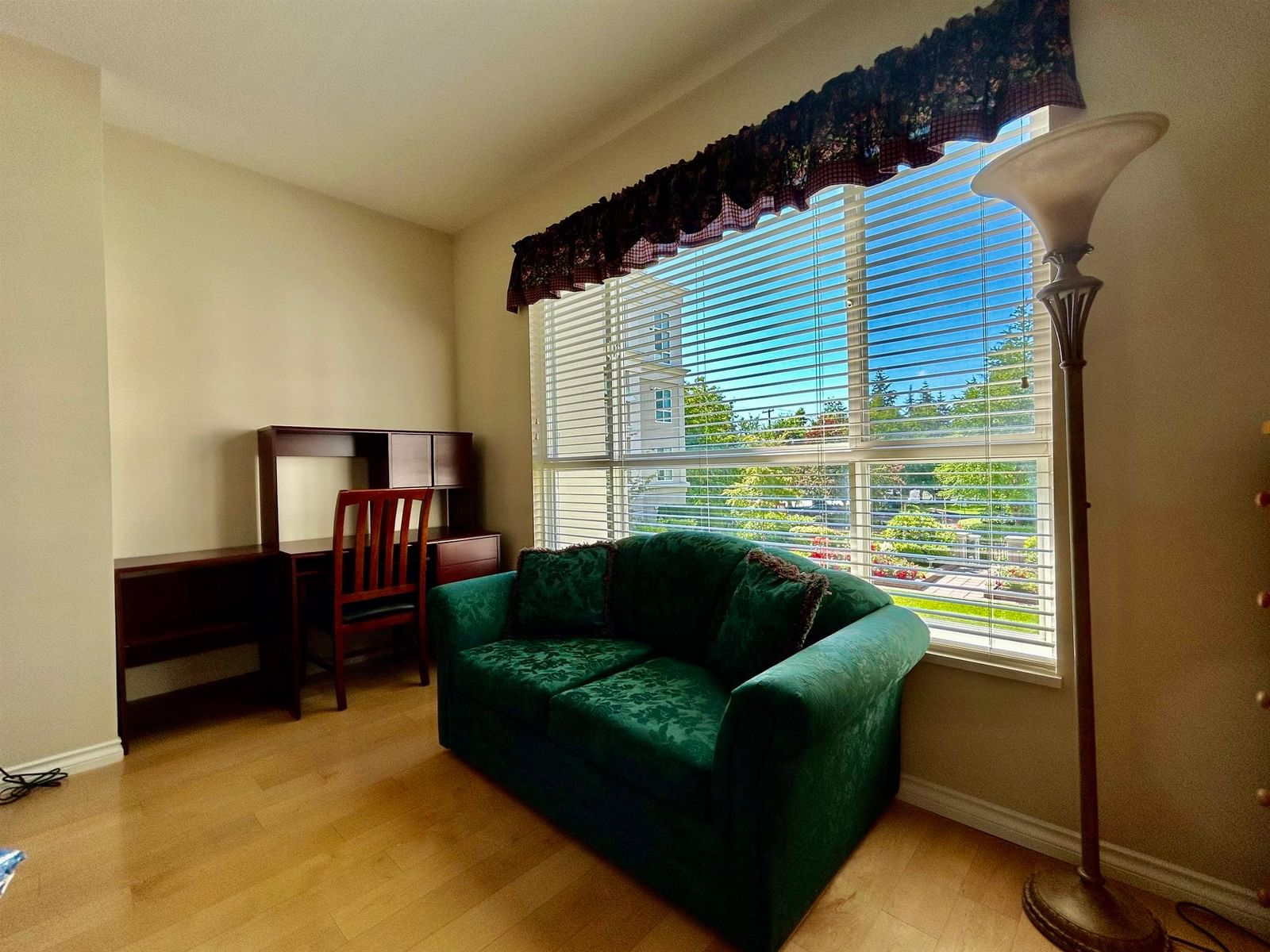 Listing Image 11
