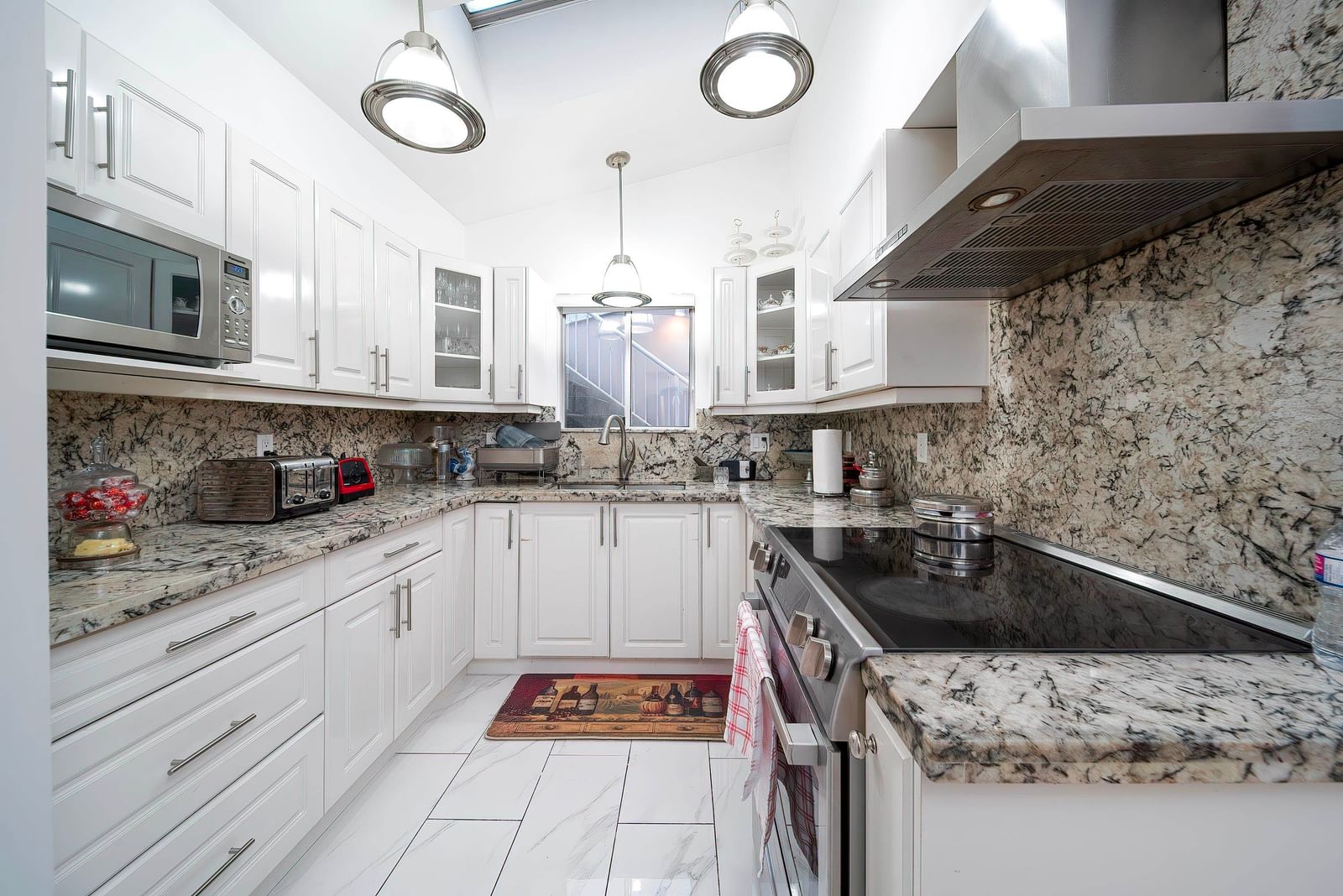 Listing Image 8