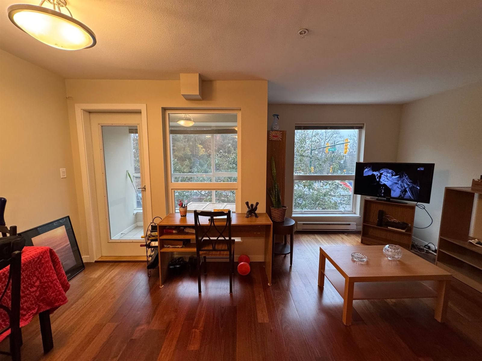 Listing Image 6