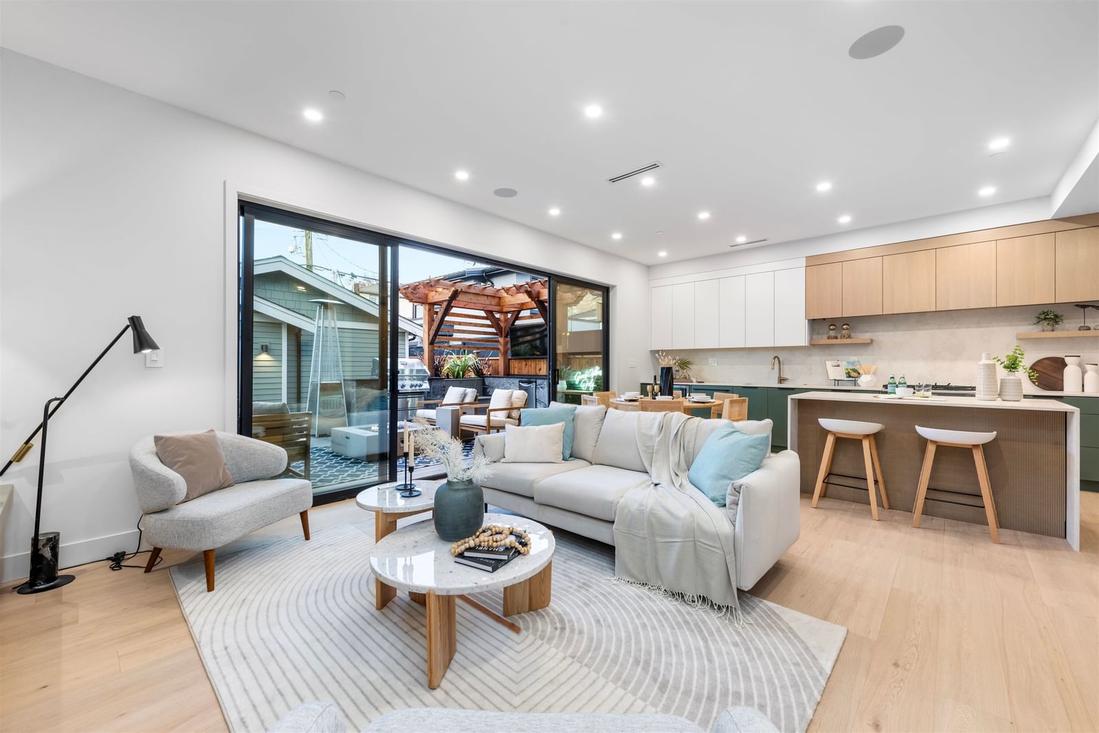 Listing Image 11