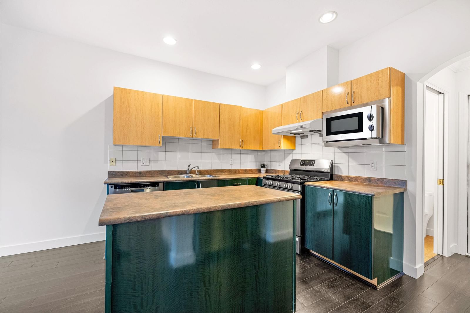 Listing Image 10