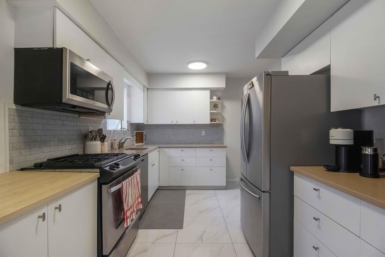 Listing Image 14