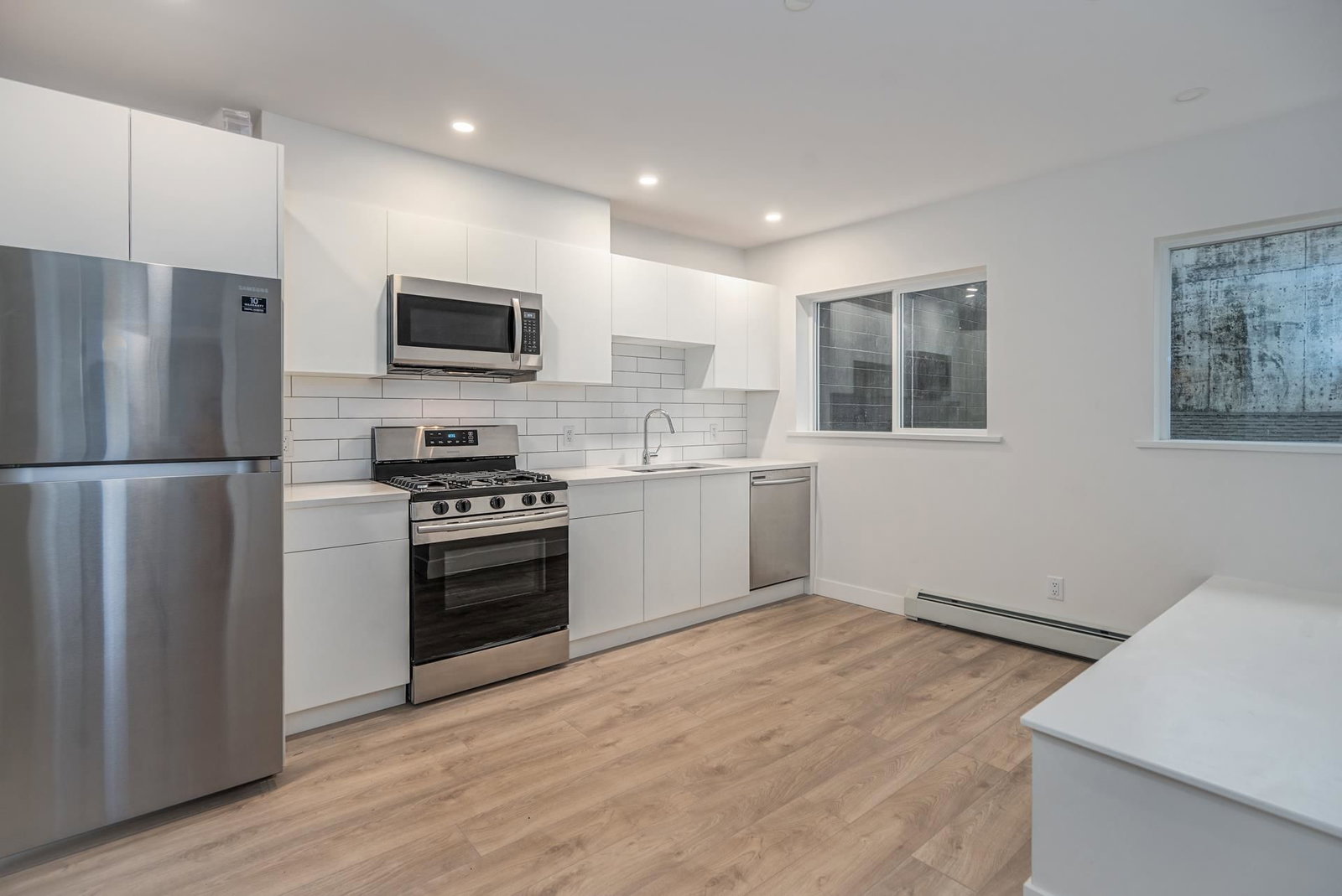Listing Image 13
