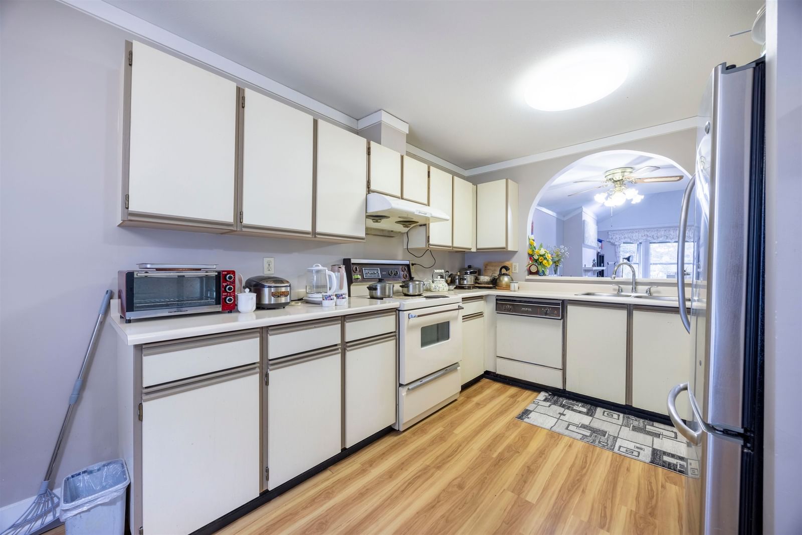 Listing Image 11