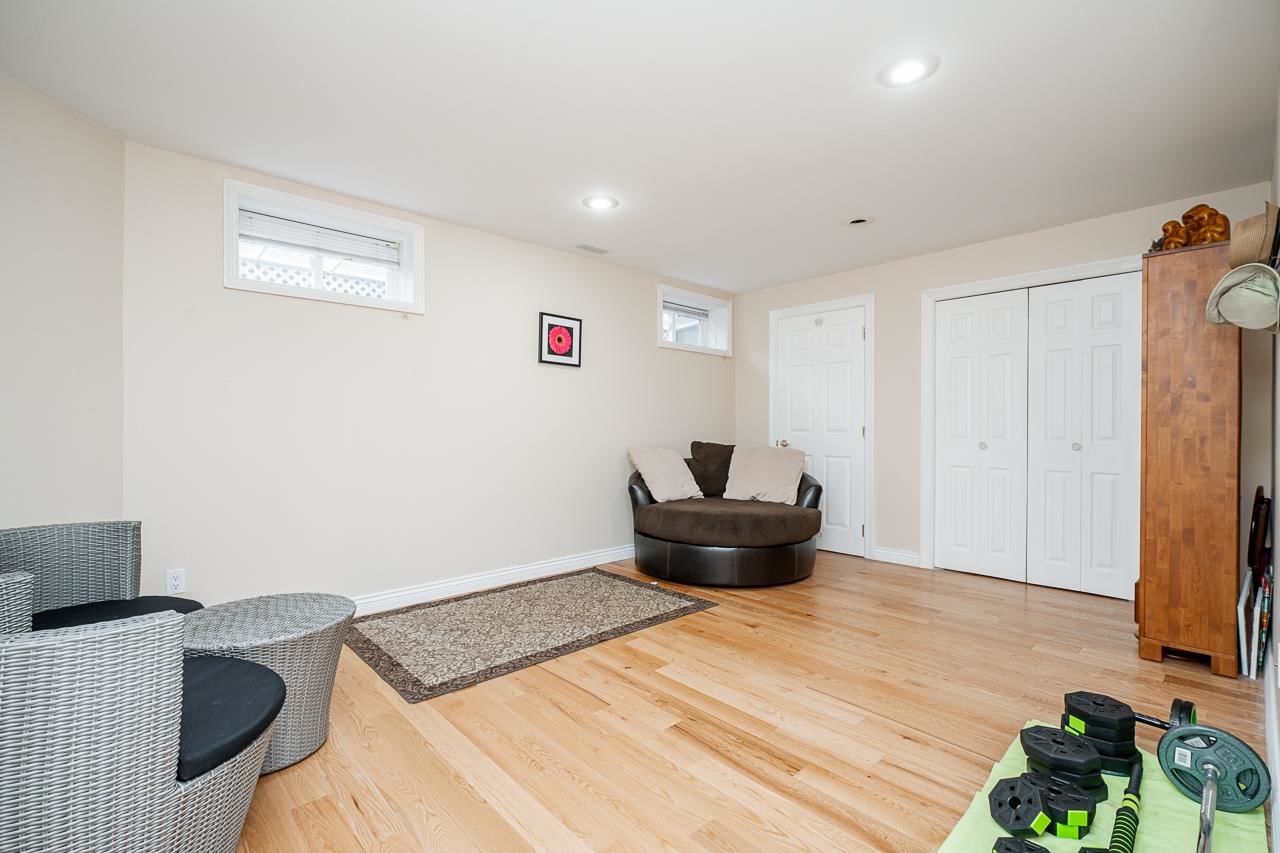 Listing Image 16