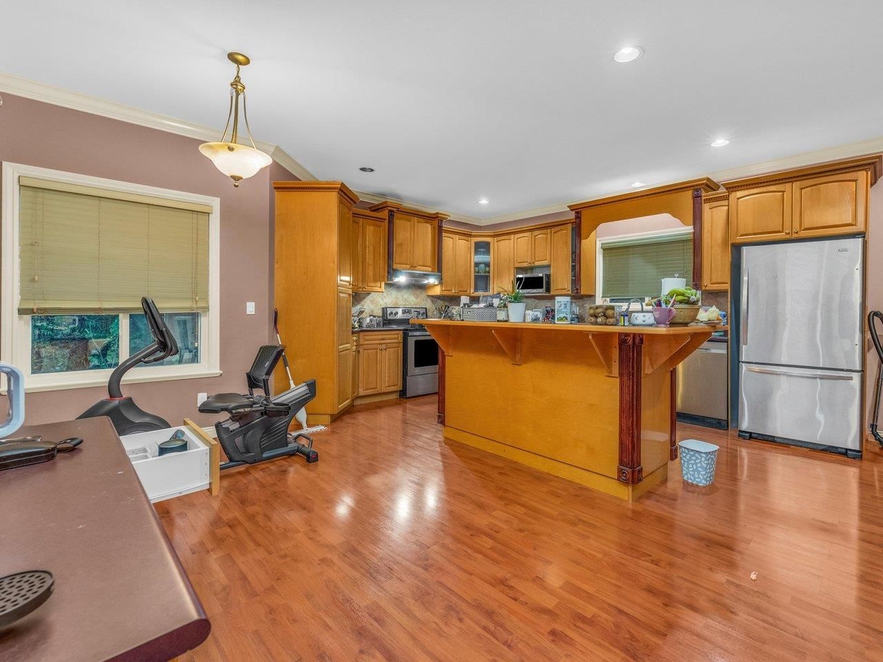 Listing Image 11