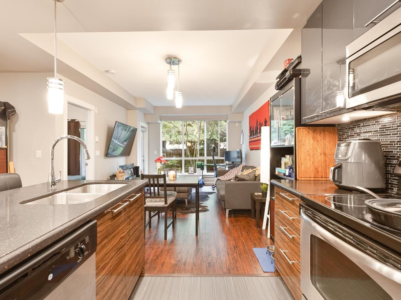 Listing Image 12