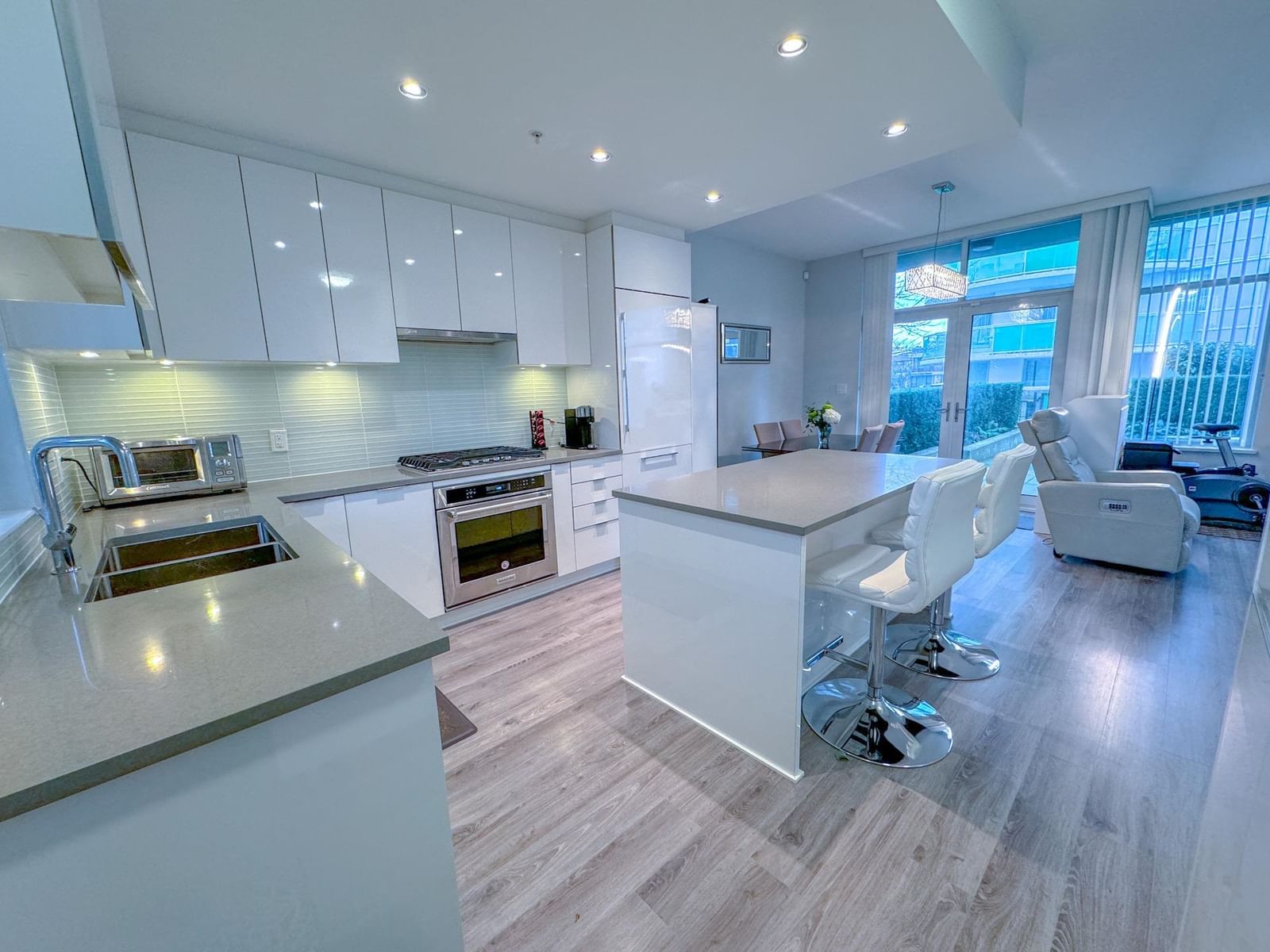 Listing Image 10