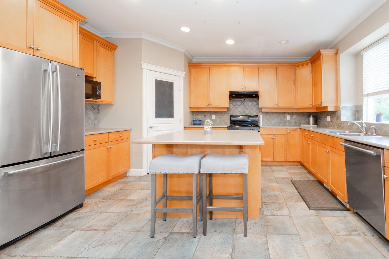Listing Image 12