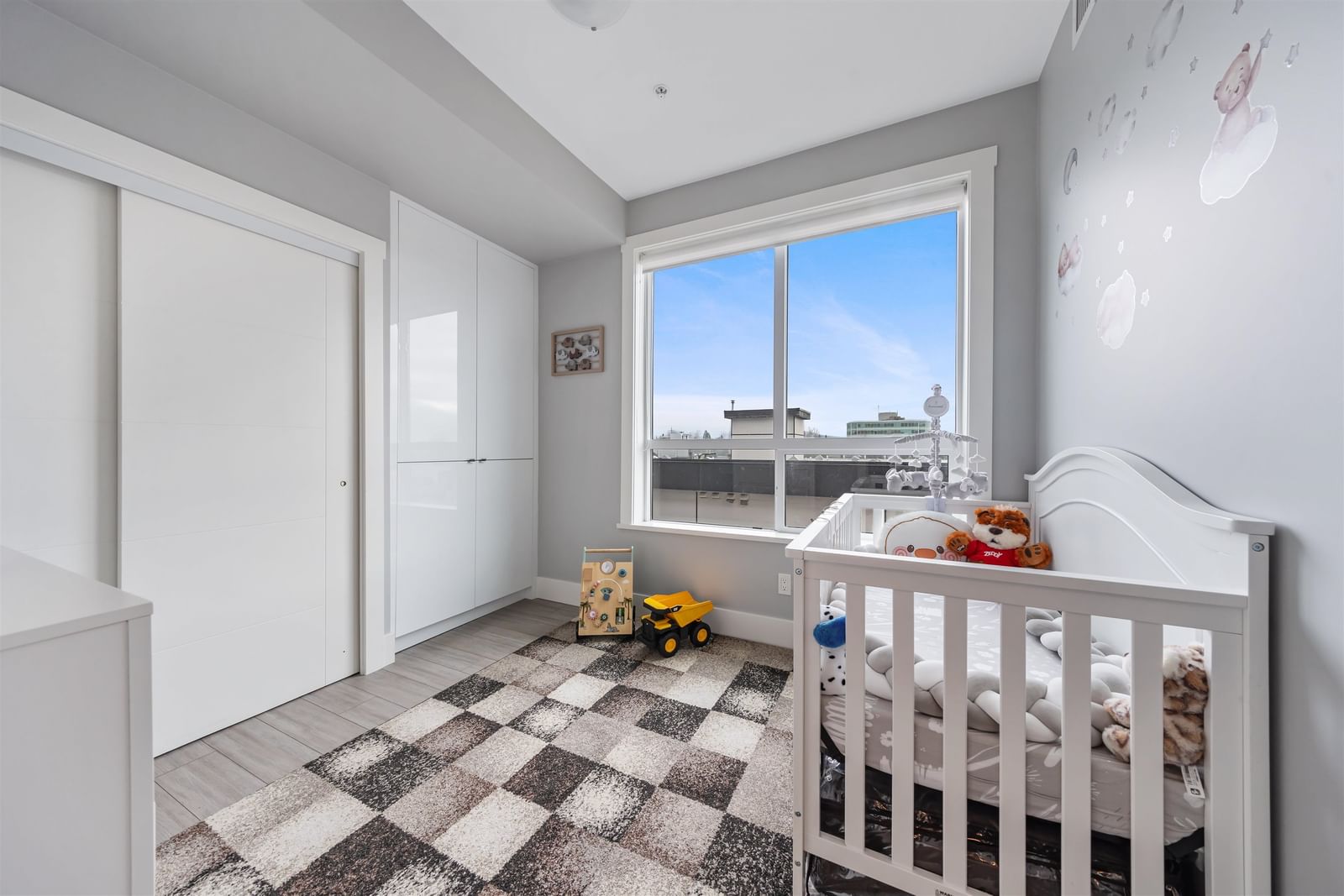 Listing Image 19