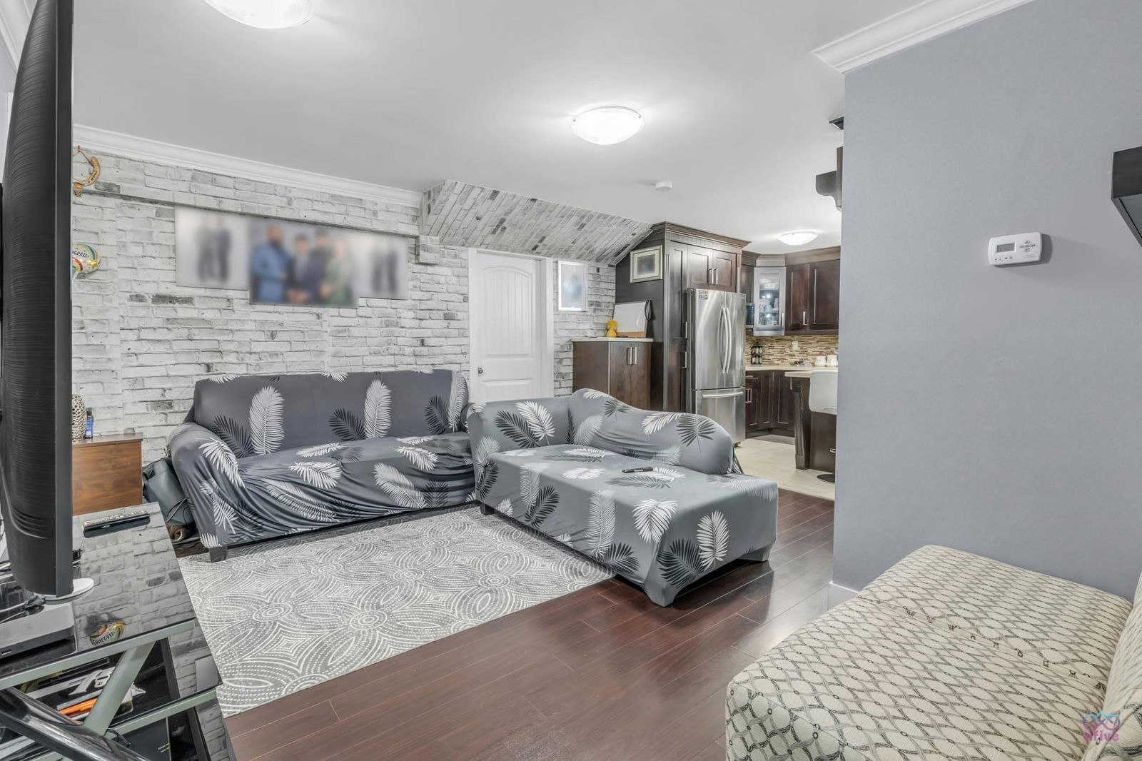 Listing Image 11