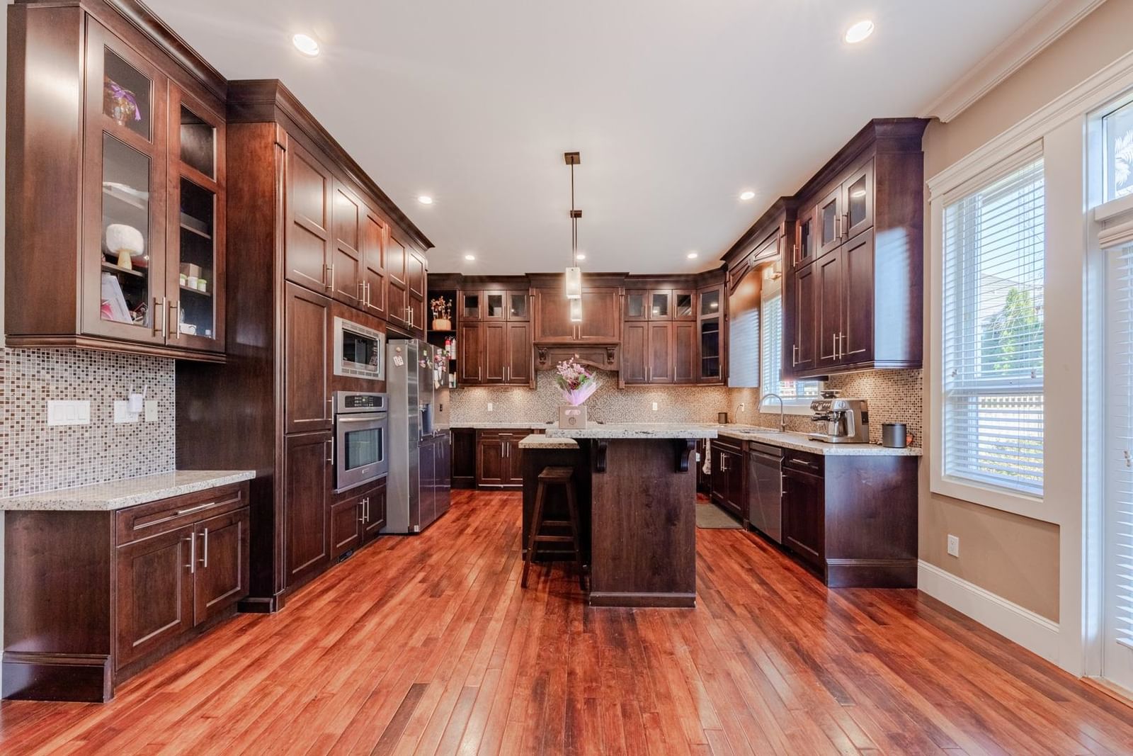 Listing Image 19