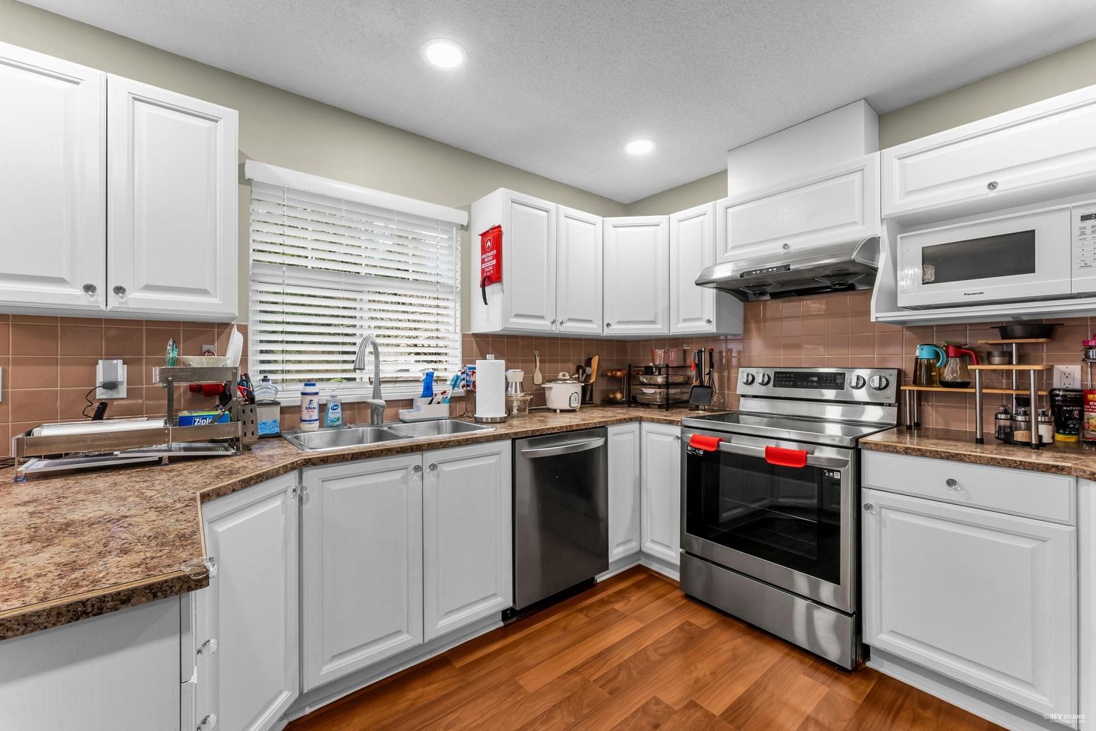 Listing Image 5