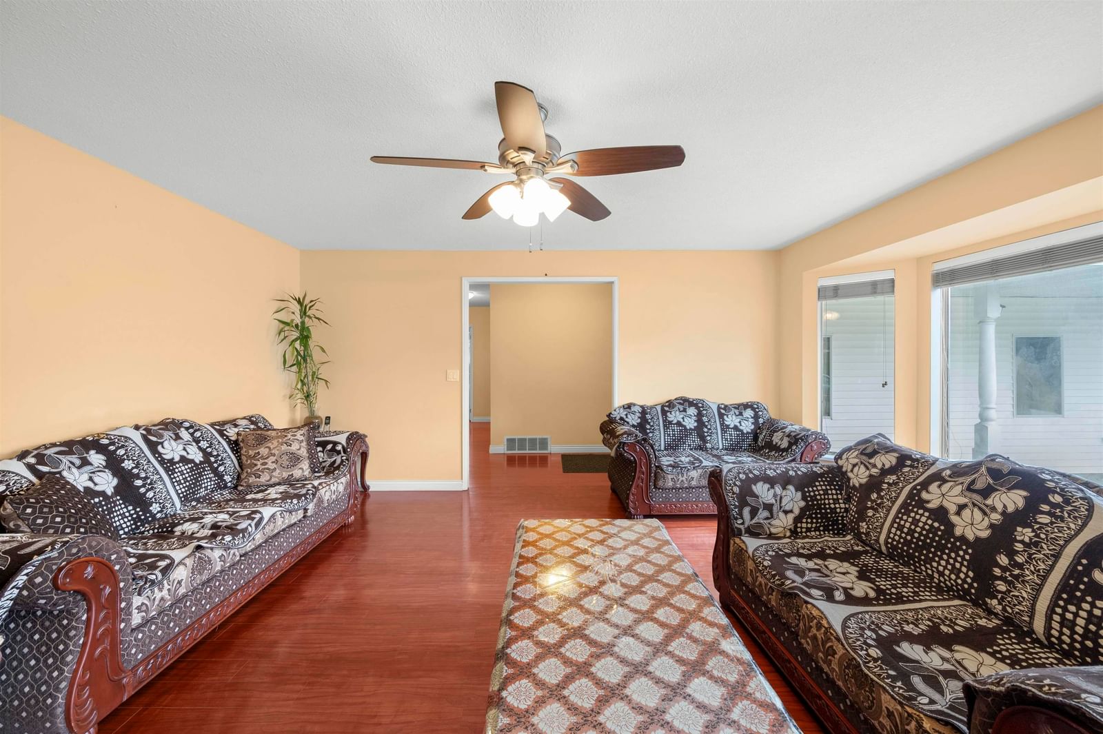 Listing Image 8