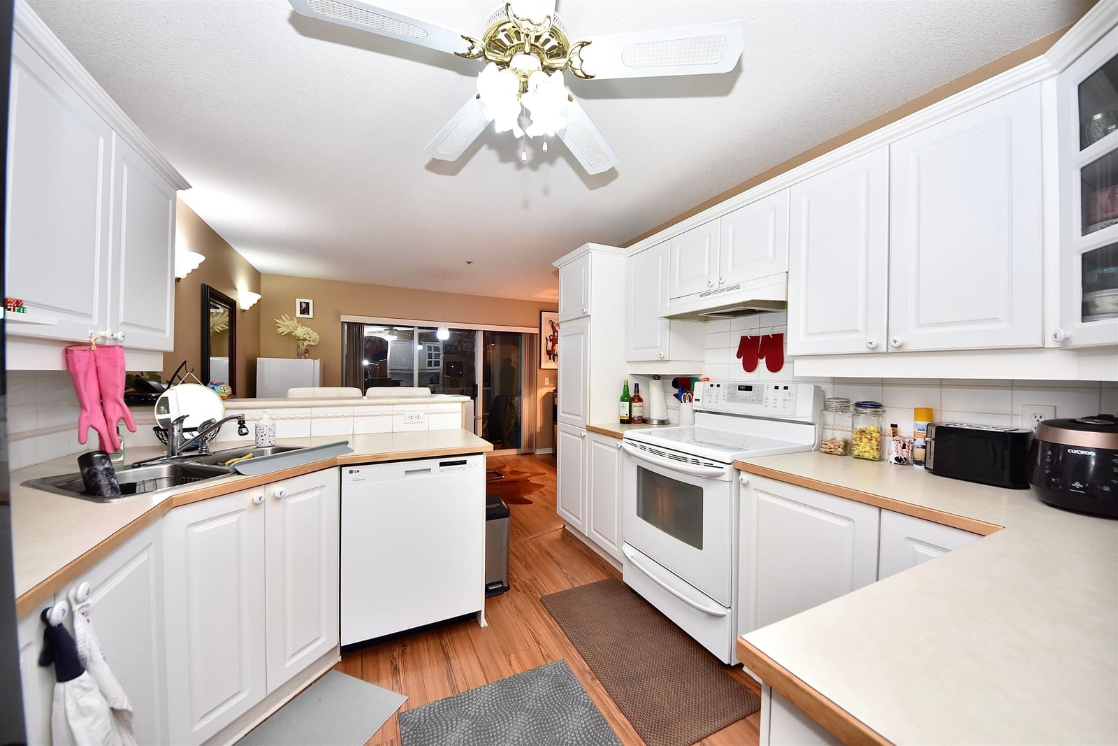 Listing Image 12