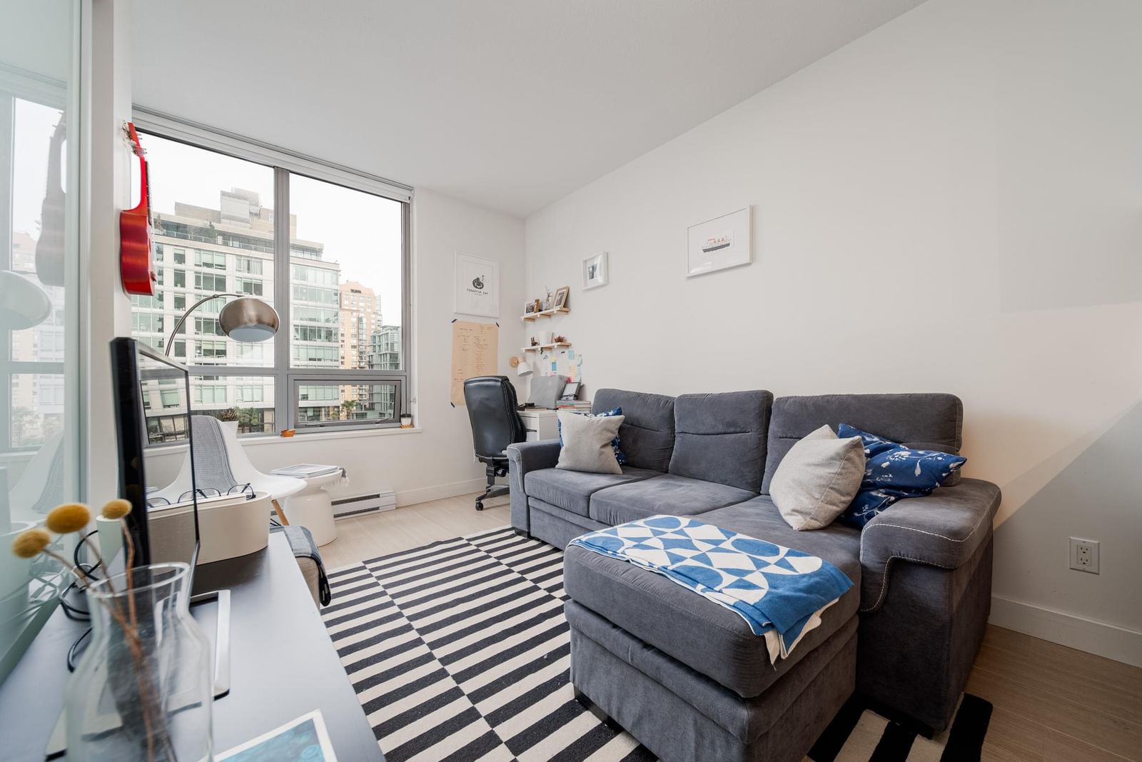 Listing Image 12