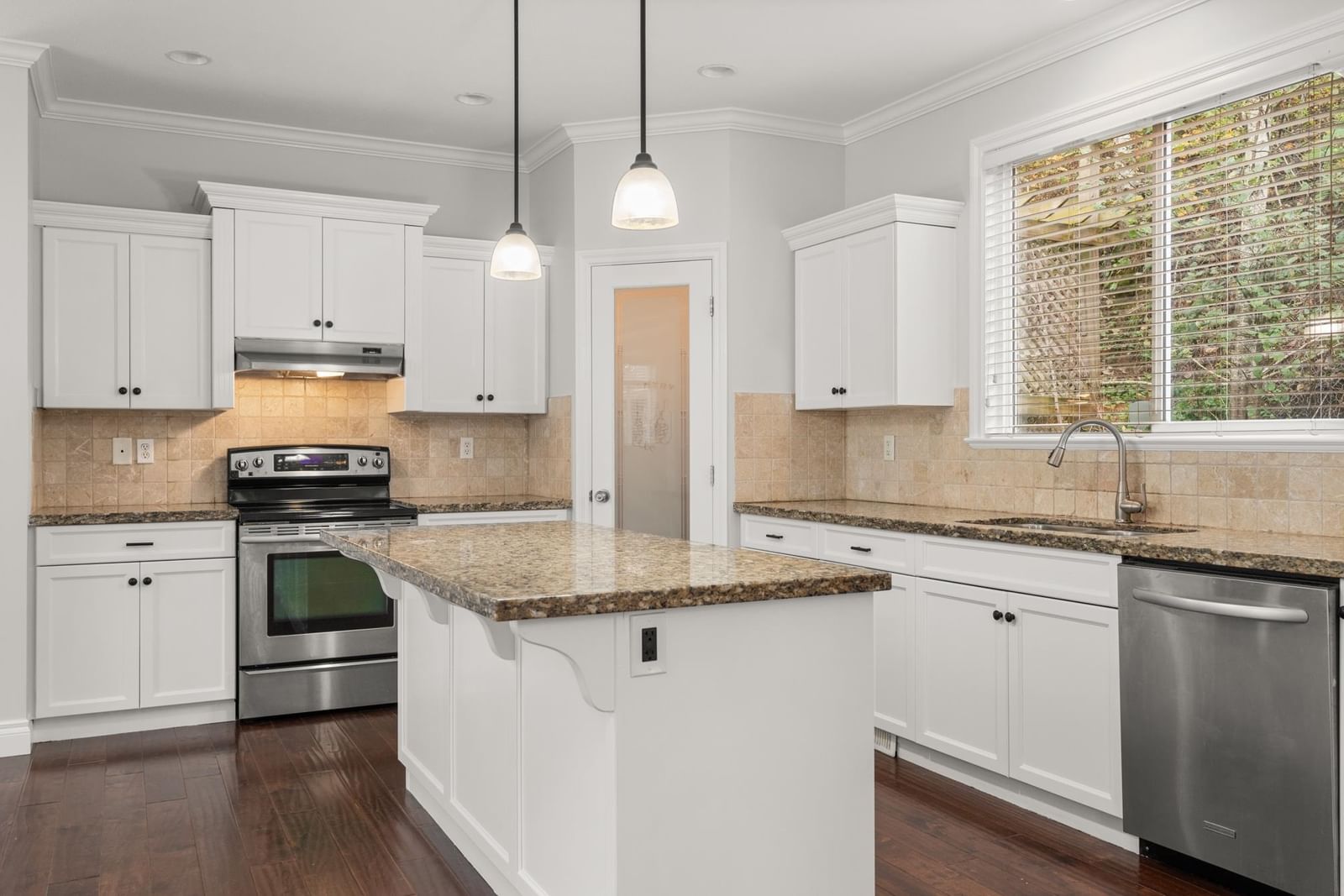 Listing Image 15
