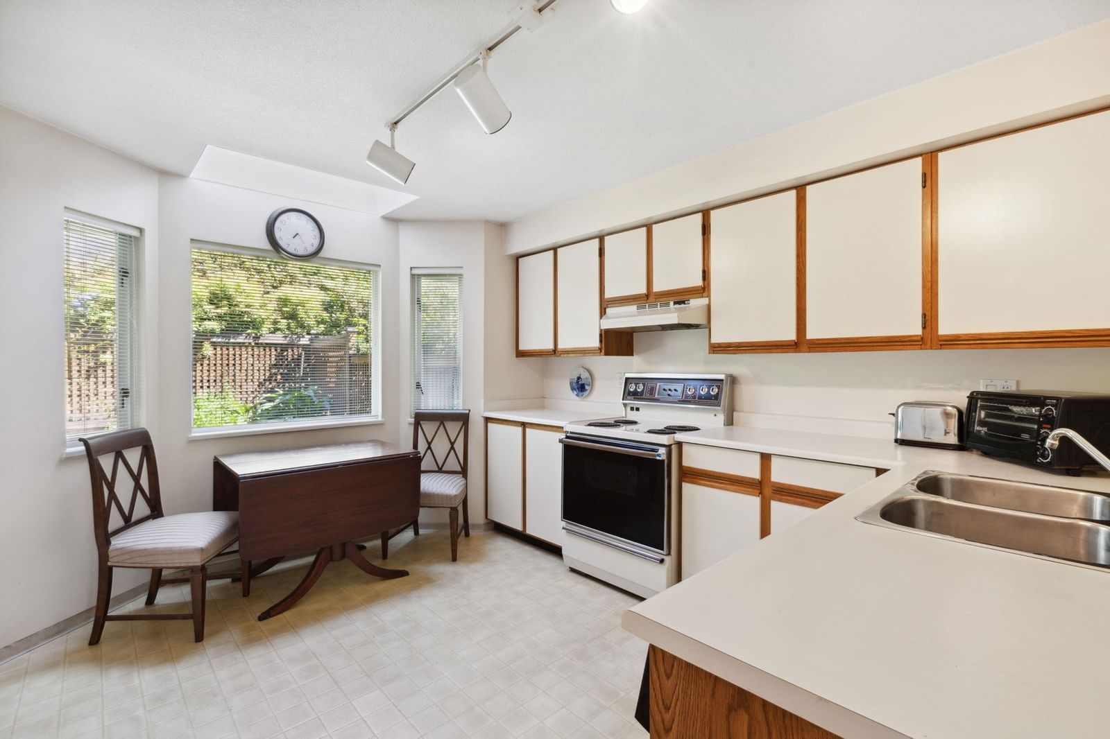 Listing Image 17