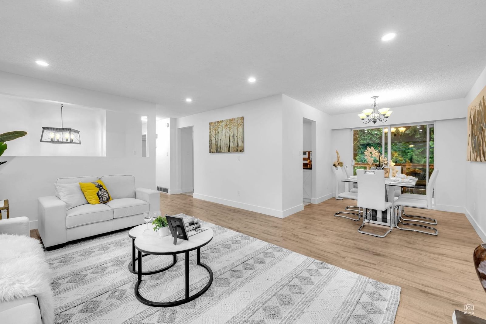 Listing Image 9