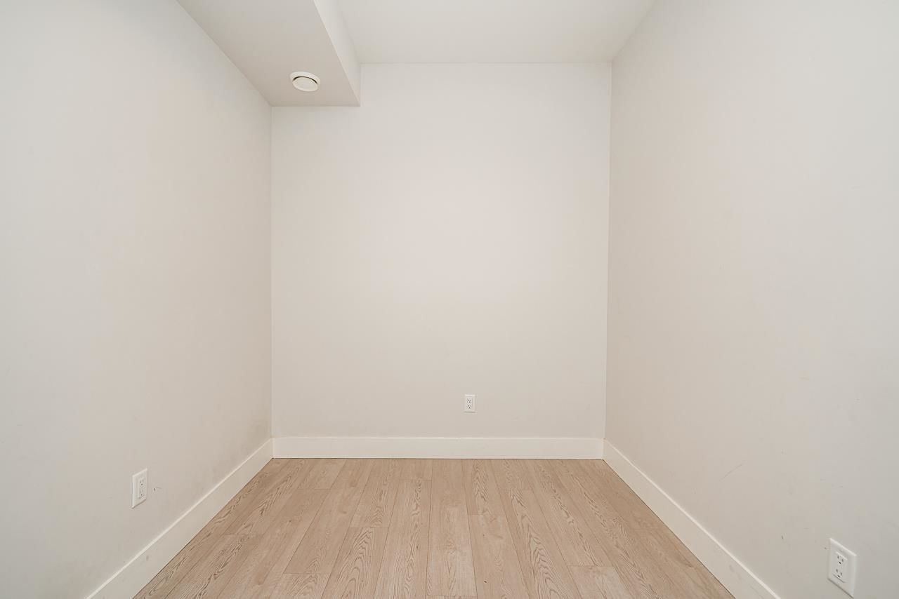 Listing Image 26