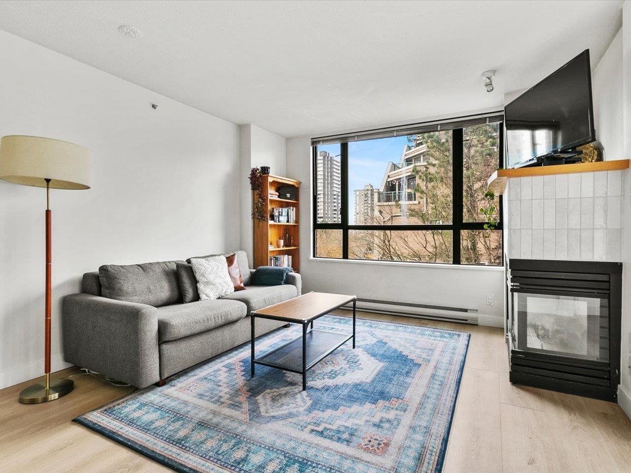 Listing Image 1