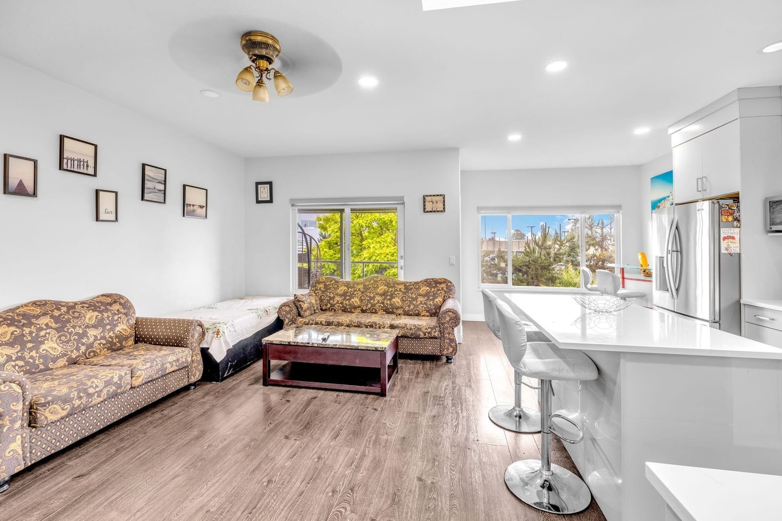 Listing Image 11
