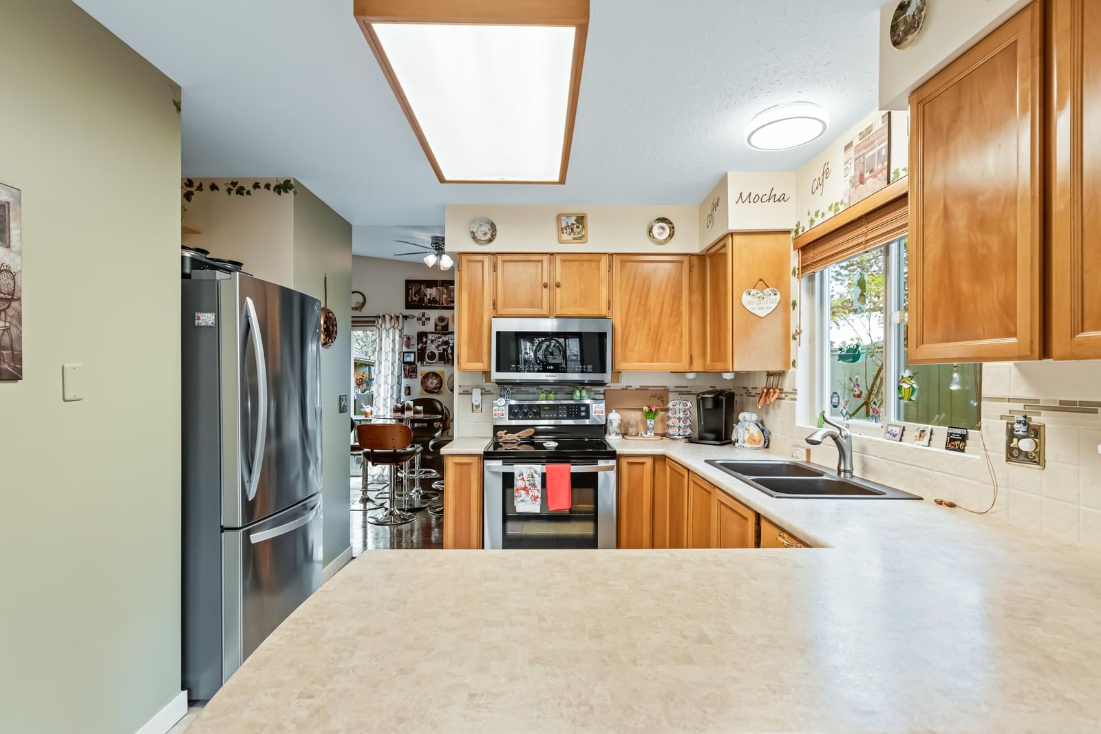 Listing Image 9