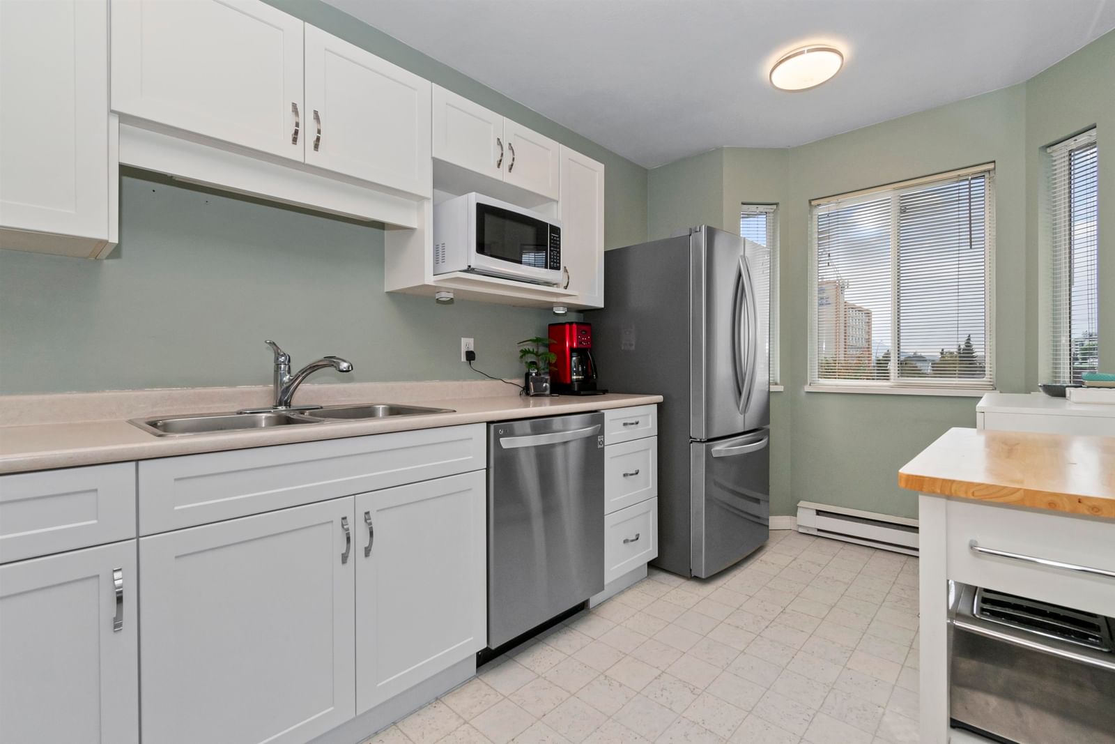 Listing Image 9
