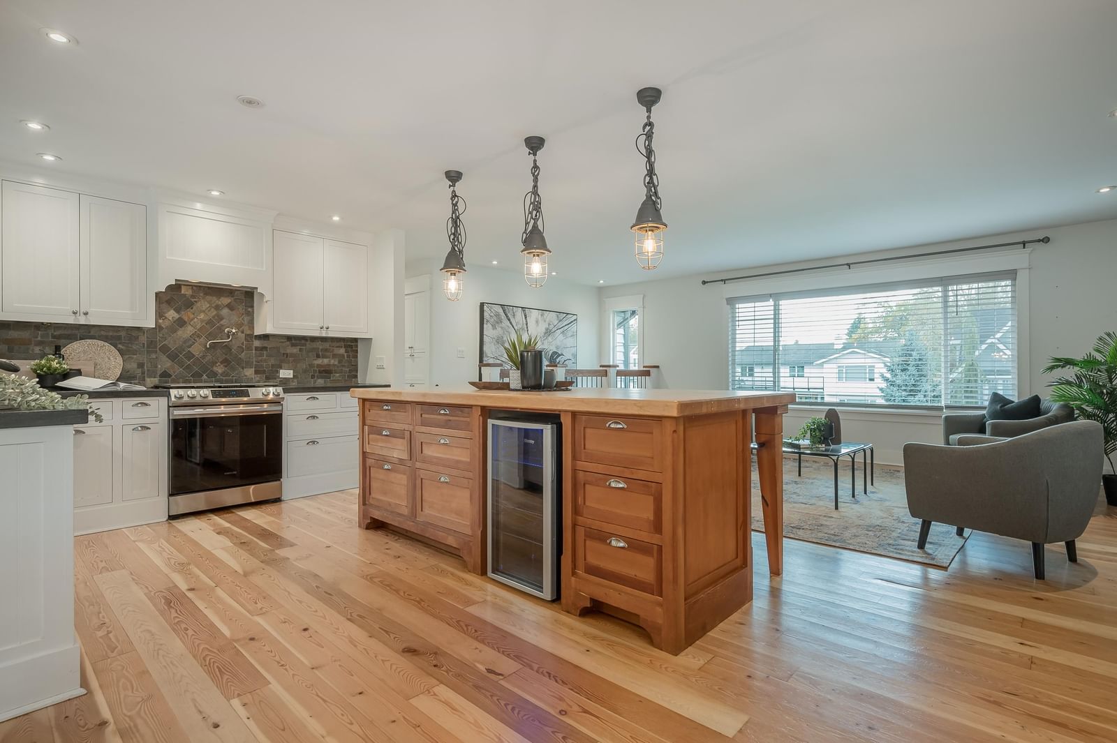 Listing Image 9