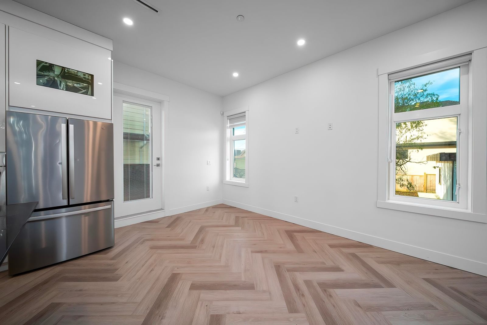 Listing Image 12