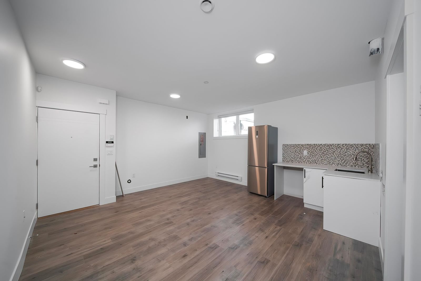 Listing Image 18