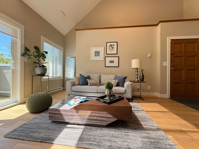 8 - 15971 Marine Drive