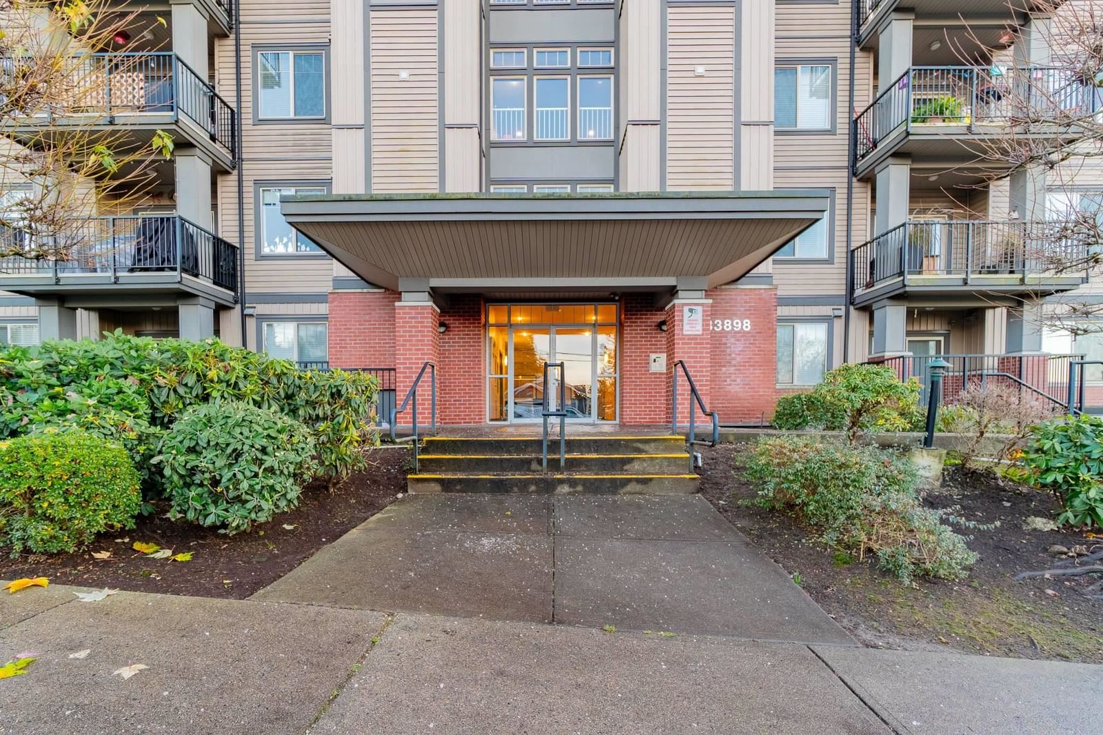 Listing Image 3