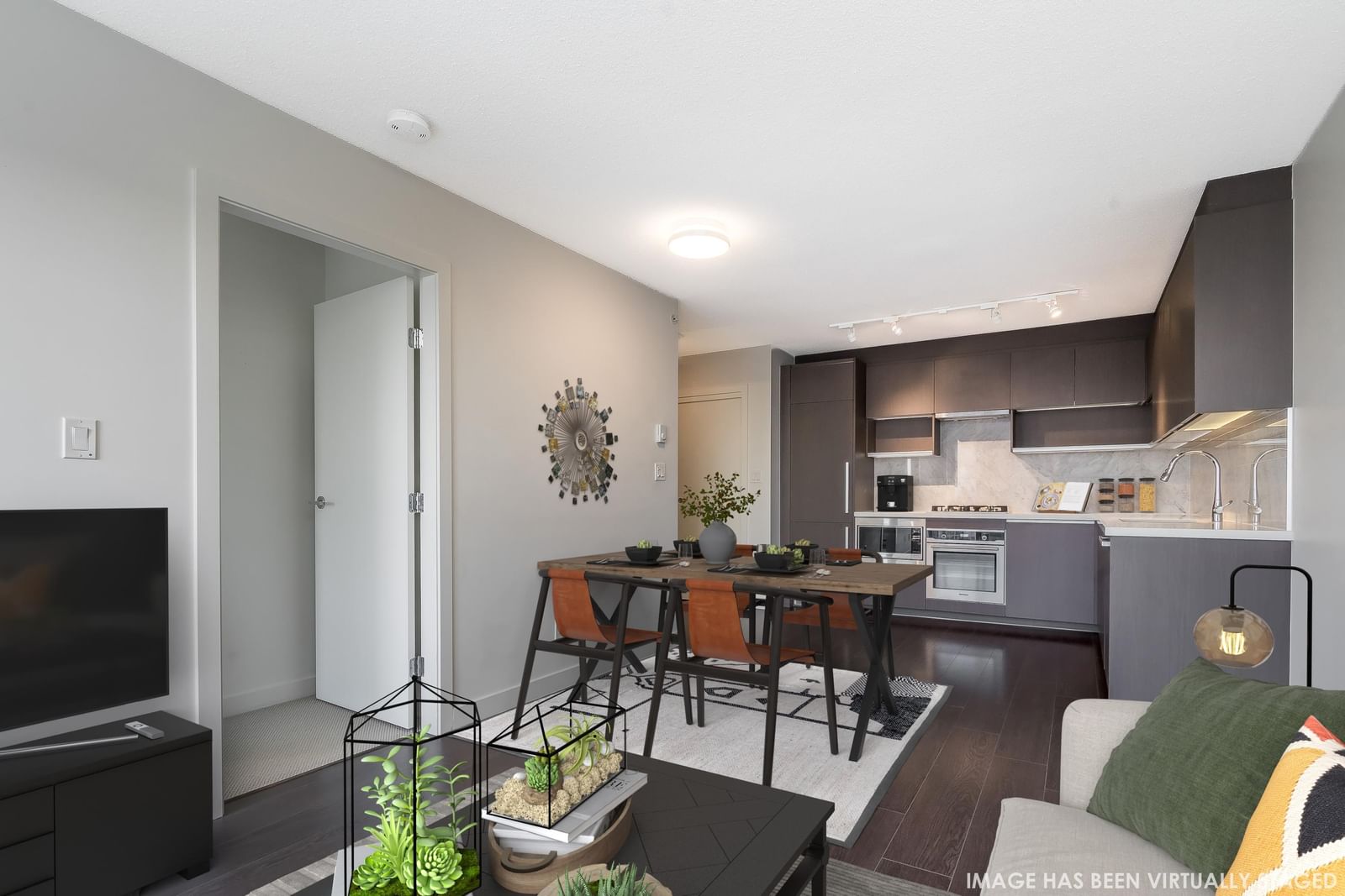 Listing Image 9