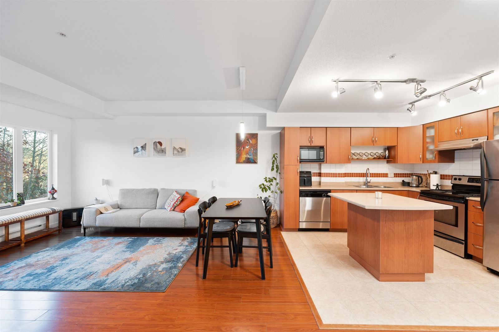 Listing Image 1