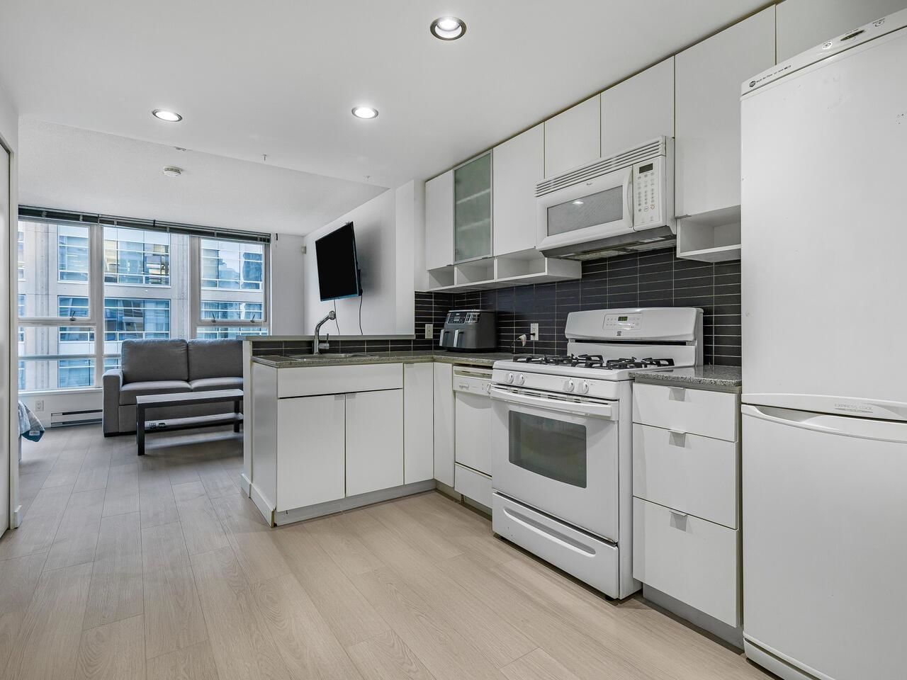 Listing Image 9