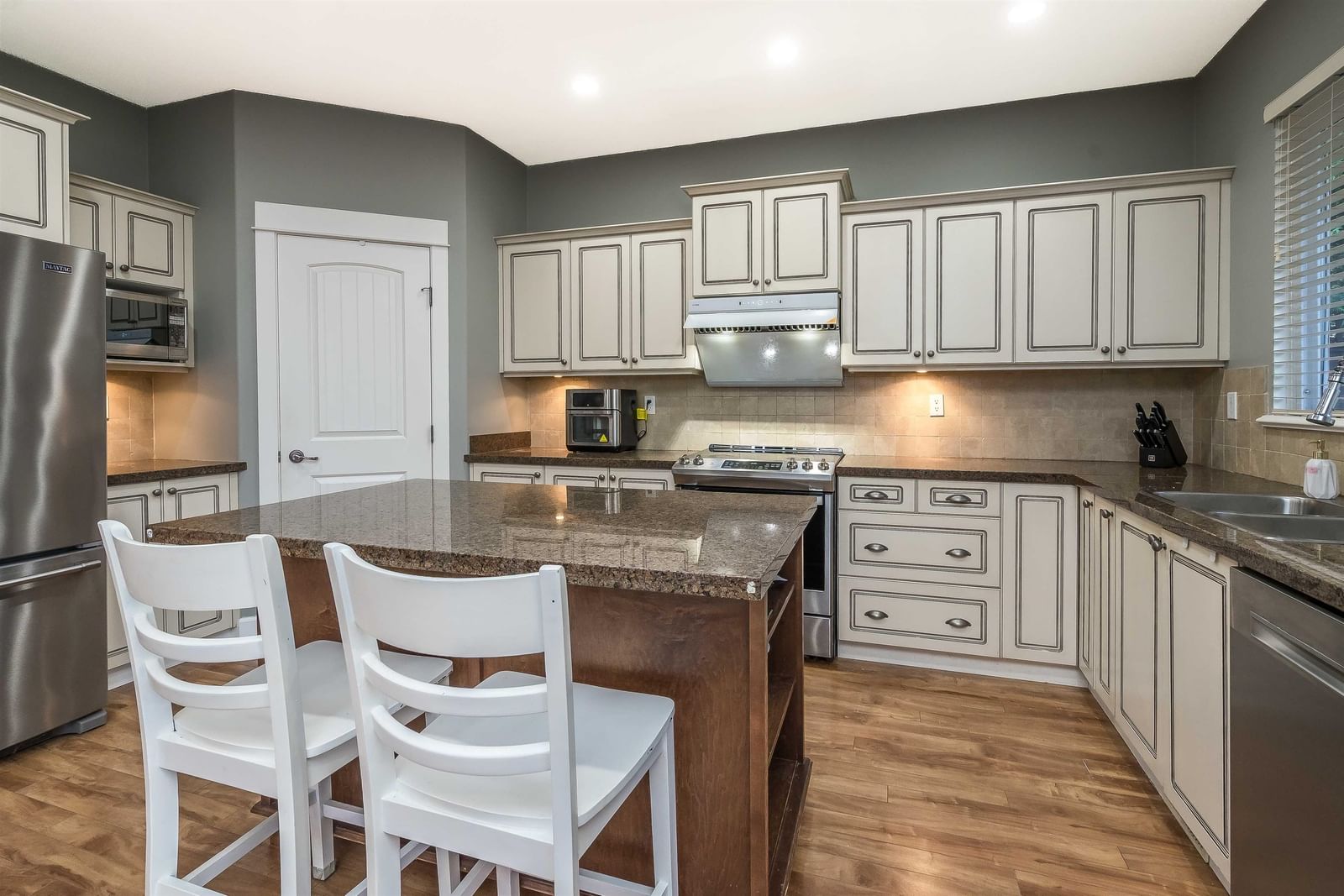Listing Image 15