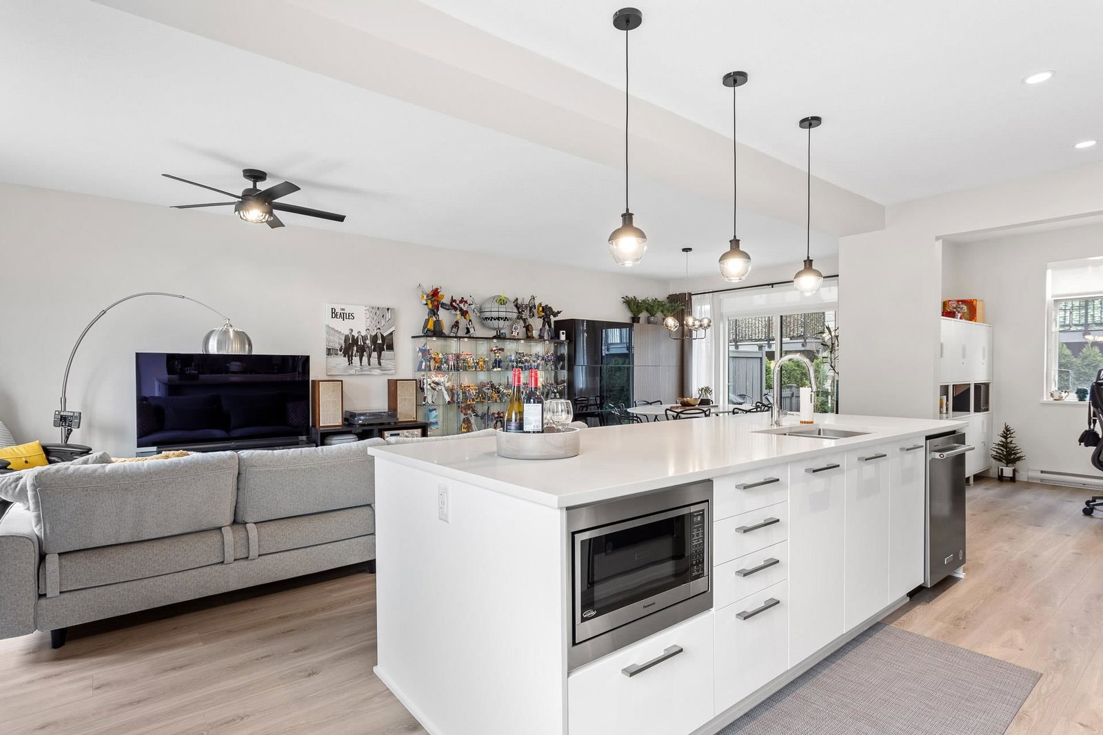 Listing Image 12