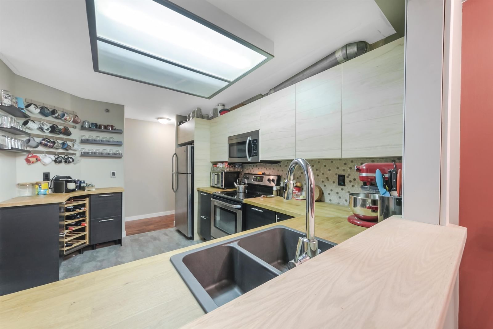 Listing Image 11