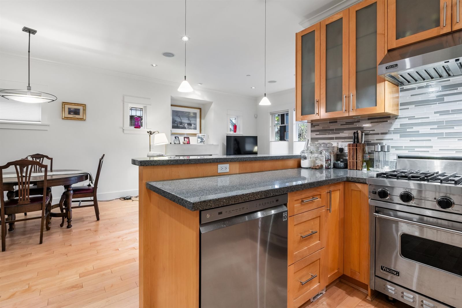 Listing Image 16