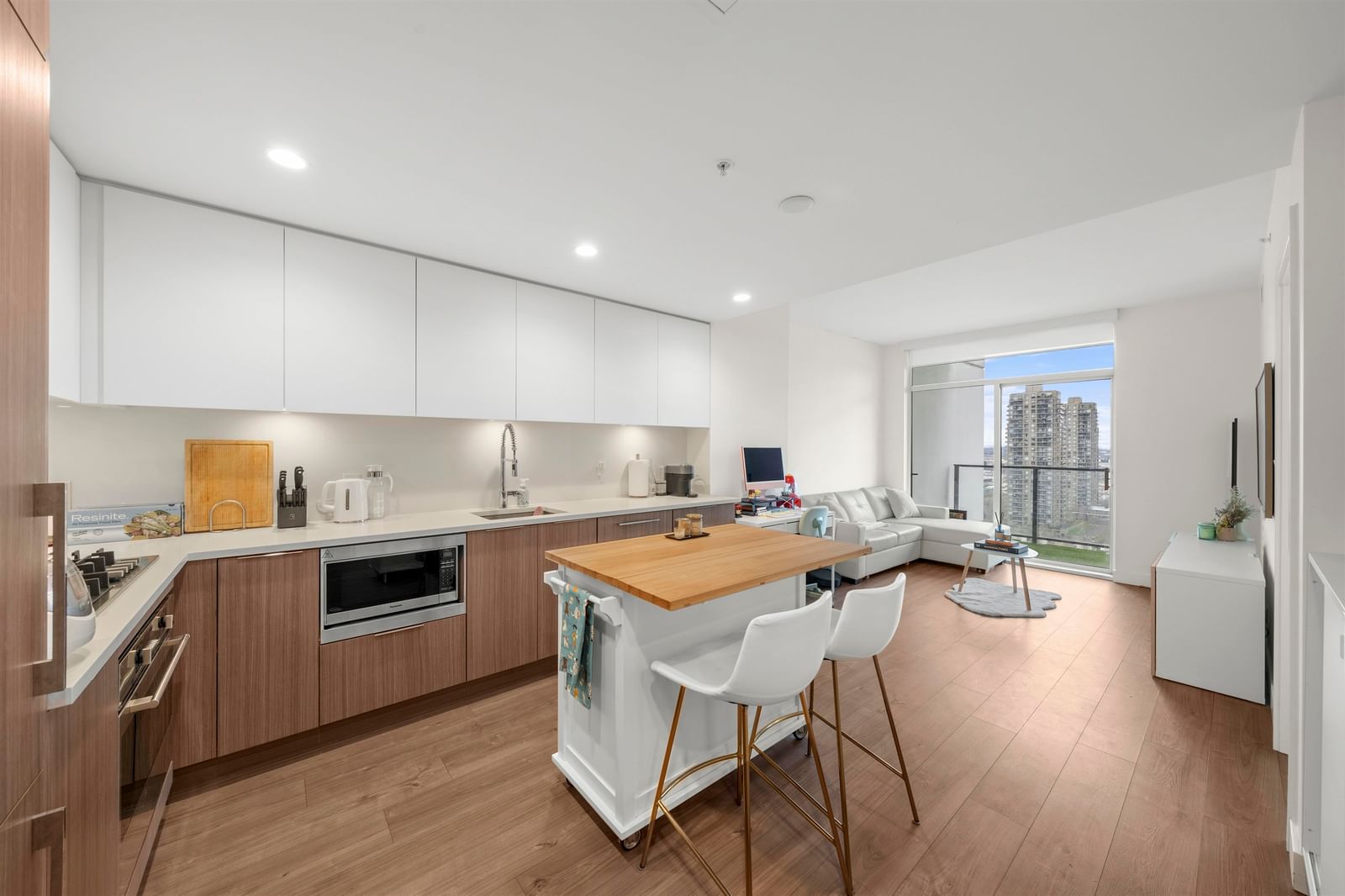 Listing Image 11