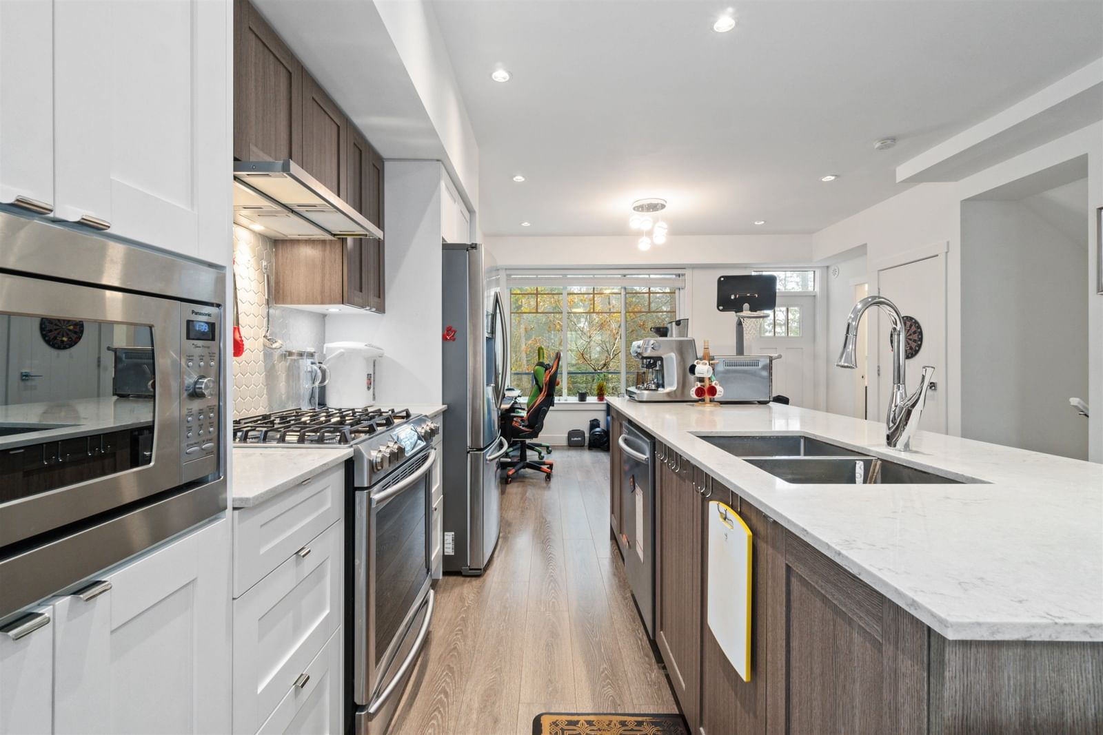 Listing Image 11