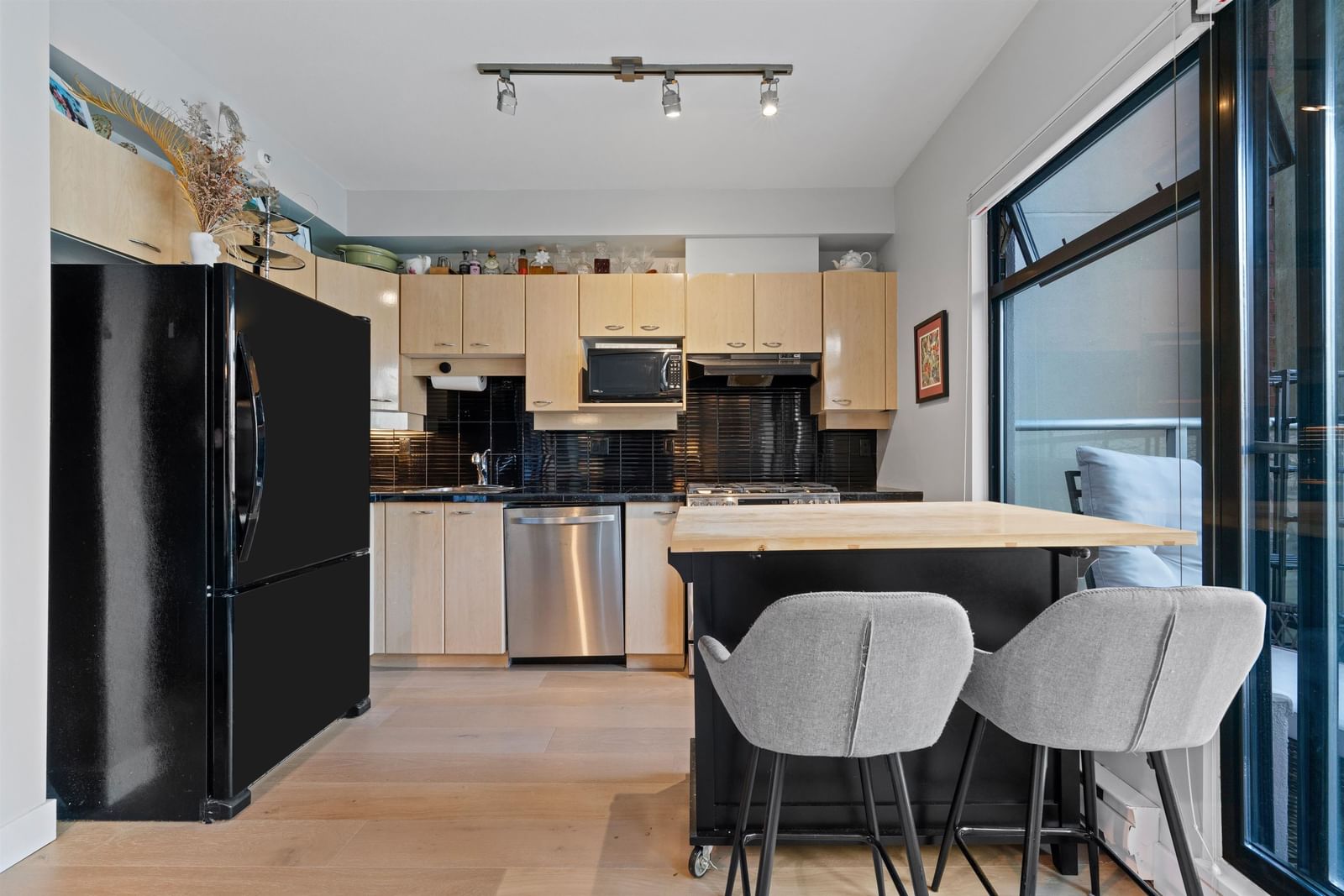 Listing Image 19