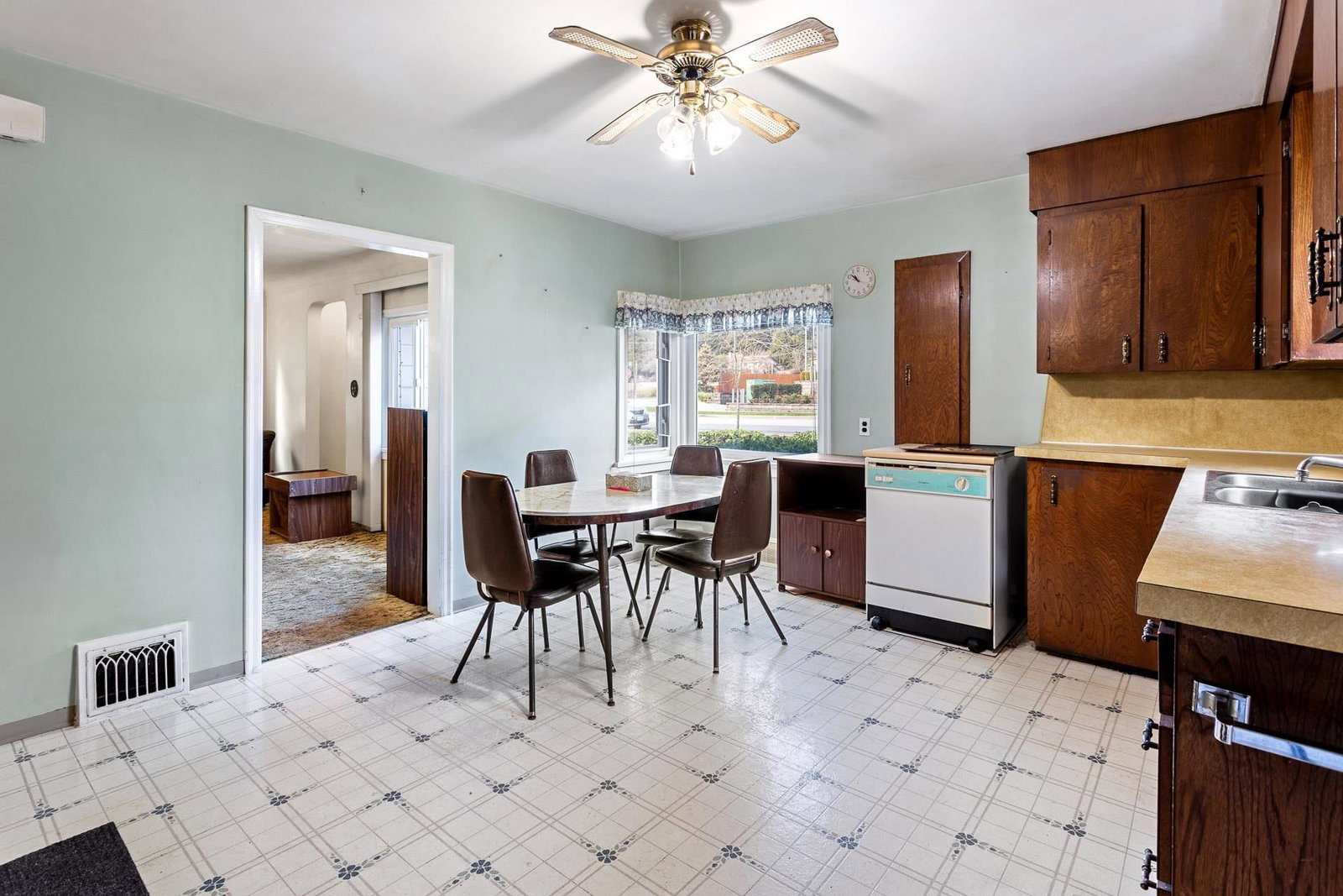 Listing Image 18