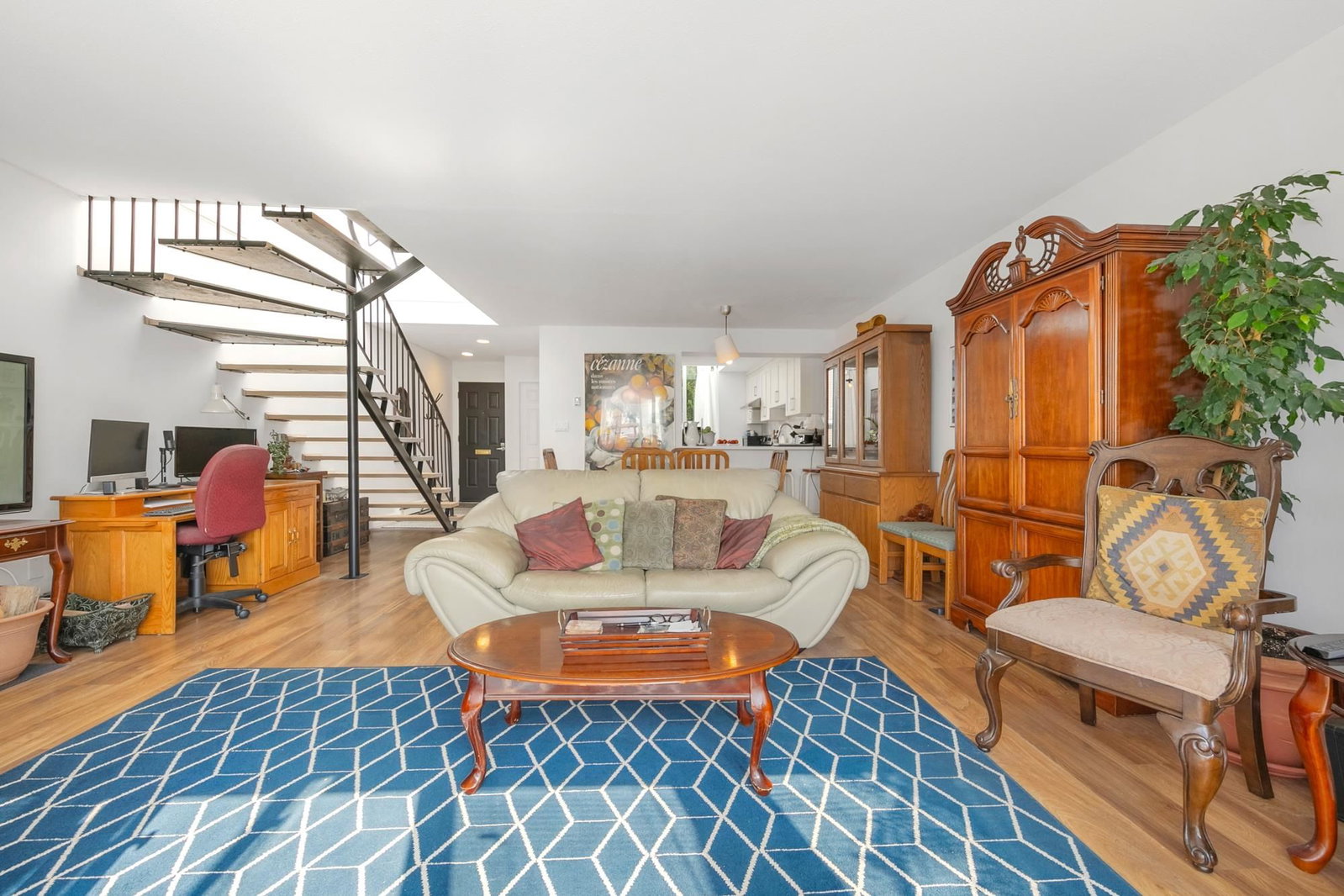 Listing Image 5