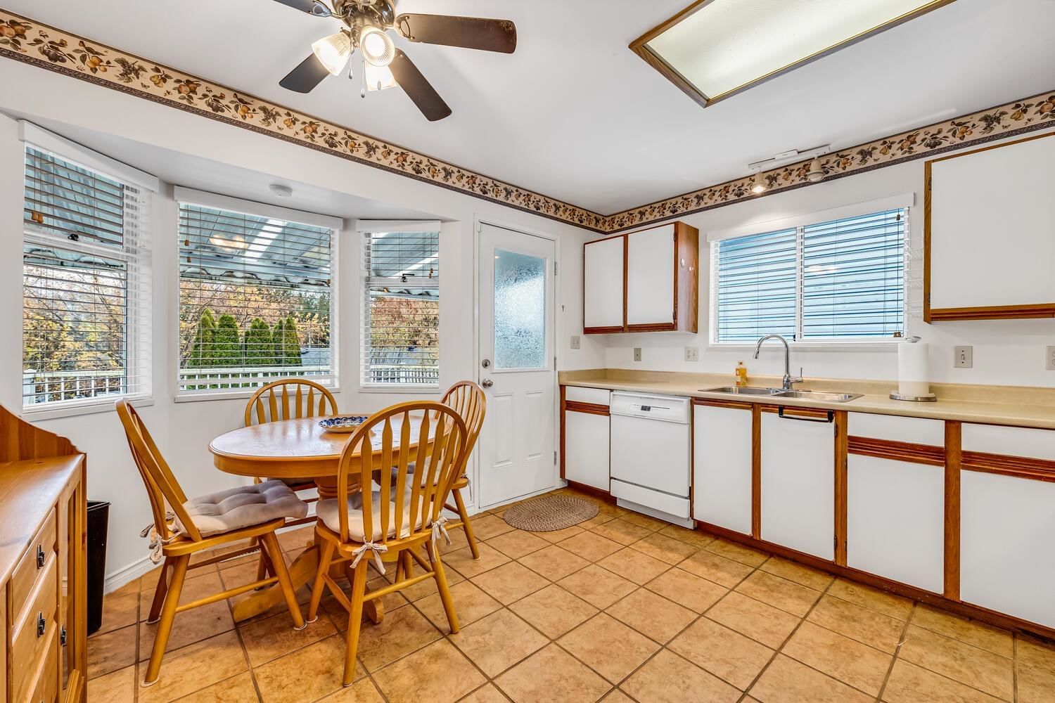 Listing Image 14
